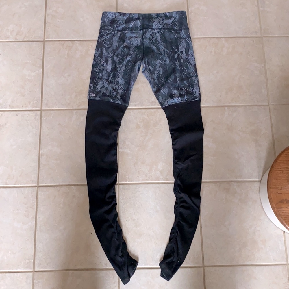 Alo Yoga Pants. Goddess Black Gray Python Snake P… - image 2